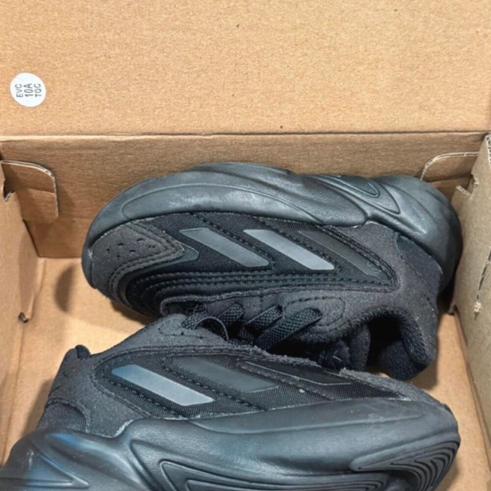 Toddler Kids Adidas Black Trainers-Size 5K